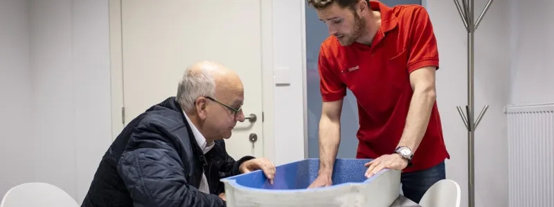 Olivier De Moor gives personal advice to a customer at the technical center in Lier